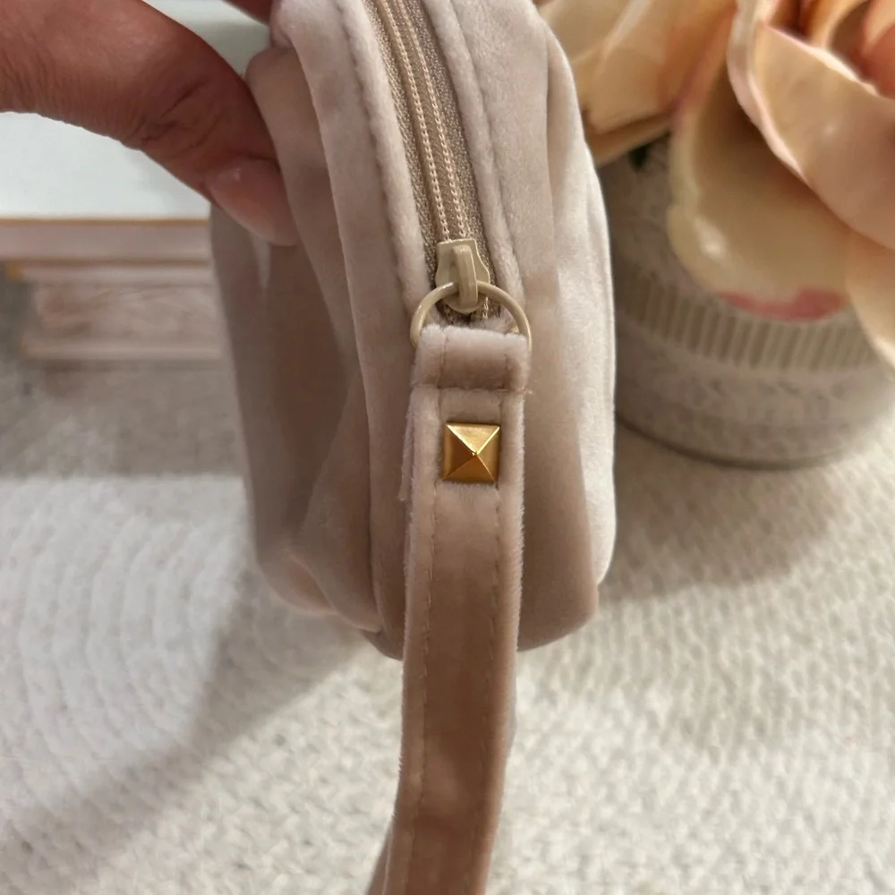 Valentino GWP - Blush Pink Wristlet Clutch - Picture 6 of 11